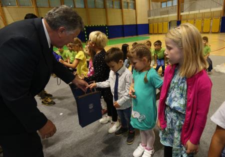 PRVOŠOLČKI RAKEK 15 FOTO LJUBO VUKELIČ